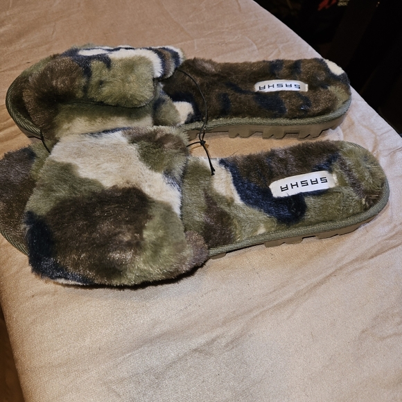 Sasha Fluffy Faux Fur Camo Slip-on Sandal Slippers Size 6, lug sole - Picture 5 of 6
